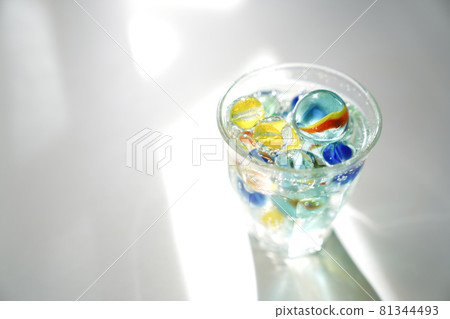 Marbles and carbonated water in a glass Marbles and carbonated water in a glass 81344493