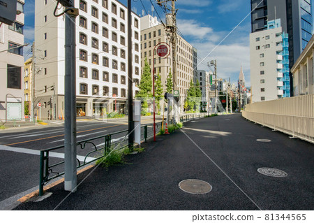 Widening construction site on Meiji-dori 81344565