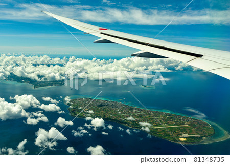 從飛機上俯瞰沖繩 從飛機上俯瞰沖繩 81348735