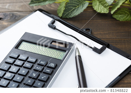 A calculator 81348822