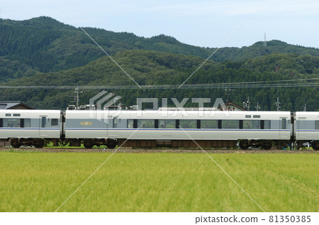 Hokuriku Main Line Isurugi-Fukuoka JR West 683 series S08 formation ③ Saha 682-2208 (Kanazawa) Mountain side Hokuriku Main Line Isurugi-Fukuoka JR West 683 series S08 formation ③ Saha 682-2208 (Kanazawa) Mountain side 81350385