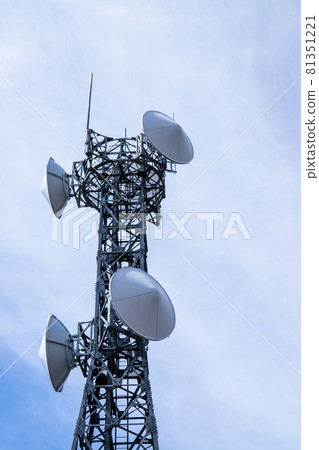 具有強大存在感的拋物面天線塔 81351221