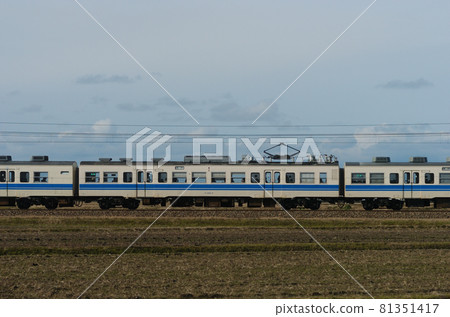 北陸本線三河加賀笠間JR西413系B03編隊②茂葉412-3(金澤)山側 北陸本線三河加賀笠間JR西413系B03編隊②茂葉412-3(金澤)山側 81351417