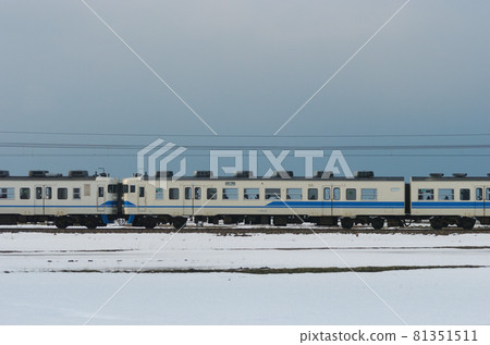 Hokuriku Main Line Mikawa-Kaga-Kasama JR West 413 series B06 formation ① Kuha 412-6 (Kanazawa) mountain side 81351511