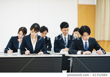 Business person receiving training Business person receiving training 81352060