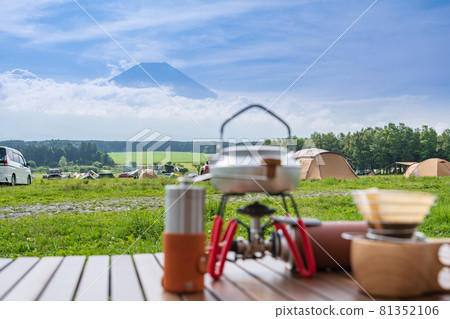 從“靜岡縣”露營地眺望富士山,一邊喝咖啡 從“靜岡縣”露營地眺望富士山,一邊喝咖啡 81352106