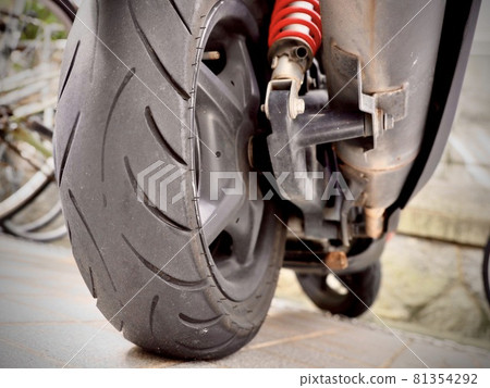 Motorcycle tire replacement worn out replacement time accident Motorcycle tire replacement worn out replacement time accident 81354292