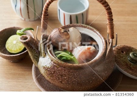 蒸蘑菇鍋 81354360