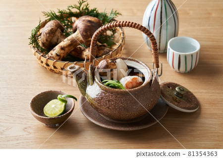 蒸蘑菇鍋 81354363