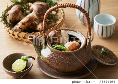 蒸蘑菇鍋 81354364