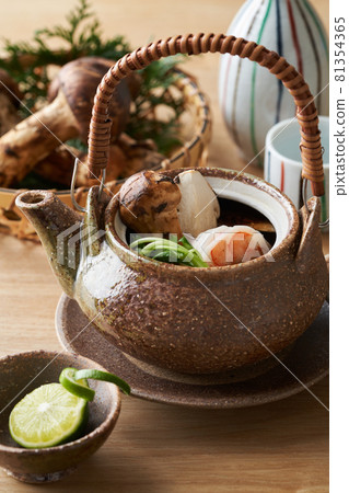 蒸蘑菇鍋 81354365