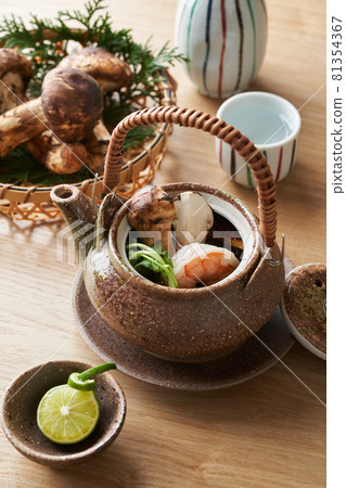 蒸蘑菇鍋 蒸蘑菇鍋 81354367