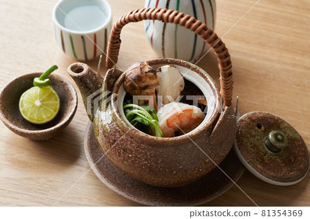蒸蘑菇鍋 81354369
