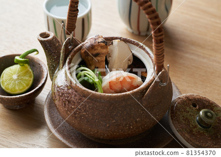 蒸蘑菇鍋 蒸蘑菇鍋 81354370