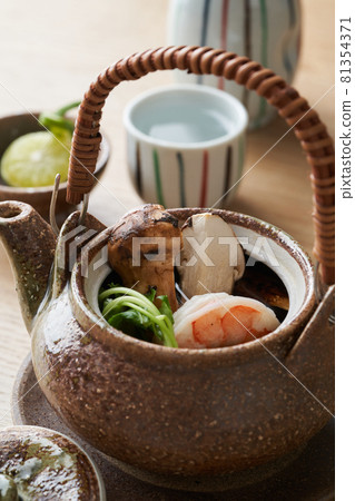 蒸蘑菇鍋 81354371