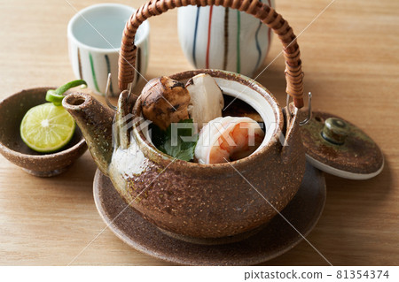 蒸蘑菇鍋 蒸蘑菇鍋 81354374