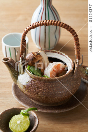 蒸蘑菇鍋 81354377