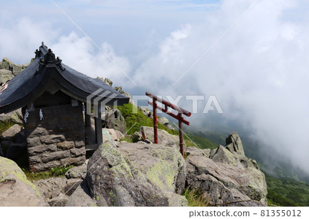 The main shrine of Iwaki Shrine Okunoin and the red torii gate on the summit of Mt. Iwaki, Tsugaru Fuji, Aomori Prefecture 81355012