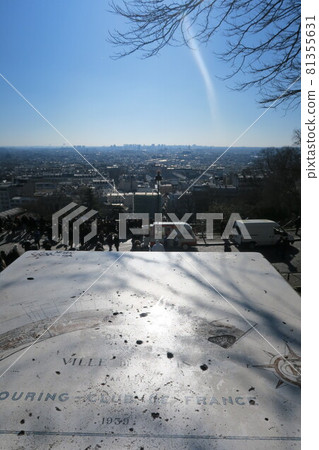 Hill of Montmartre 81355631