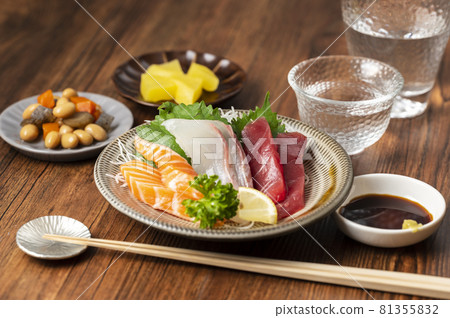 Sashimi, sake, home drink, home drink Sashimi, sake, home drink, home drink 81355832