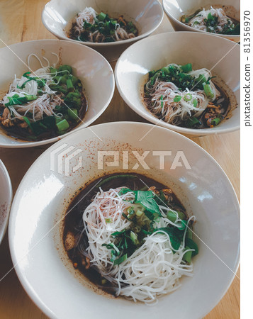 Braised beef clear noodle with meat ball soup stew Braised beef clear noodle with meat ball soup stew 81356970