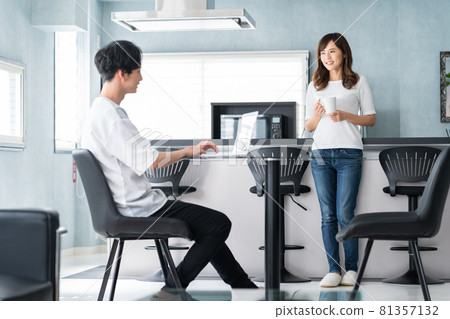 Couple couple telework kitchen remote work 81357132
