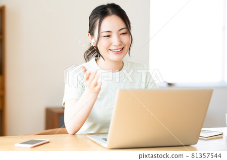 Woman talking in a video conference Woman talking in a video conference 81357544