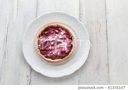 Sour cream tart with berries white wood background Sour cream tart with berries white wood background 81358107