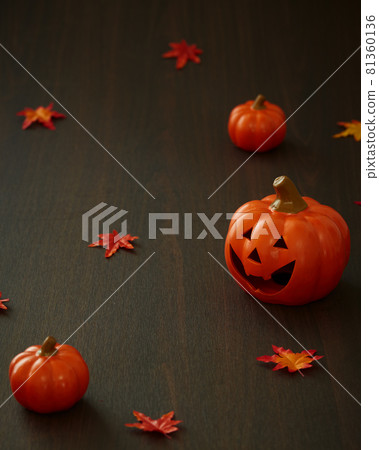 Halloween pumpkin on wooden background 81360136