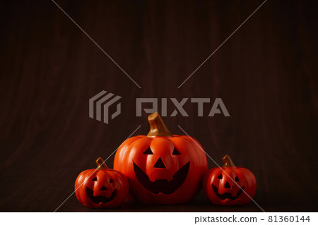 Halloween pumpkin on wooden background 81360144
