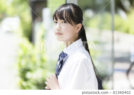 Junior high school students waiting for the bus Junior high school students waiting for the bus 81360402