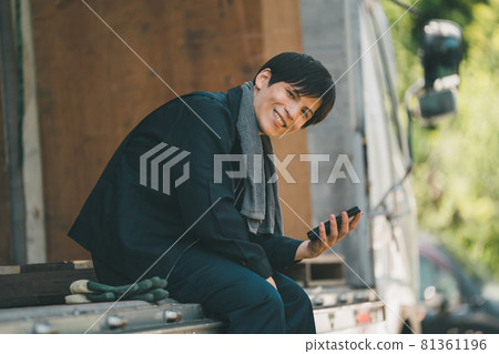 智能手機和卡車司機 81361196