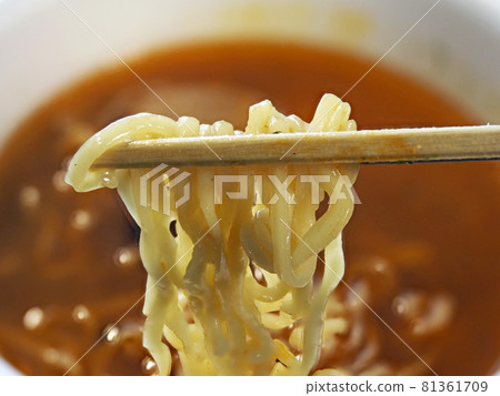 辣杯麵 81361709