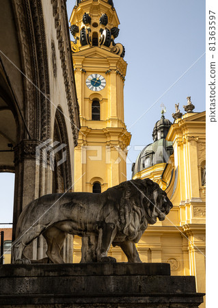 The statues of lions in front of the Field Marshall's Hall in Munich, Germany The statues of lions in front of the Field Marshall's Hall in Munich, Germany 81363597