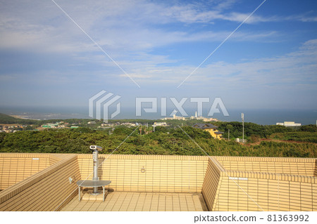 View from the hill observatory where the earth looks round View from the hill observatory where the earth looks round 81363992