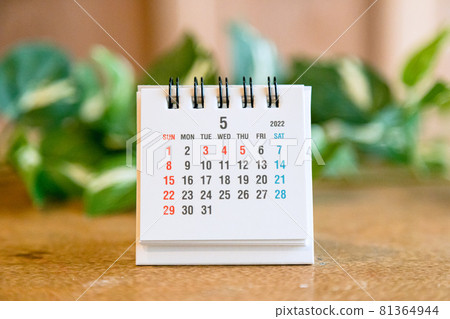 2022 年 5 月的桌面日曆 81364944