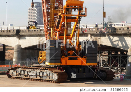 Construction site with large heavy machinery 81366925