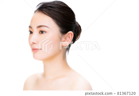 Beautiful woman 81367120