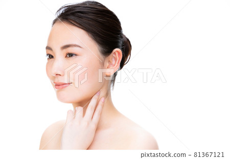 Beautiful woman 81367121