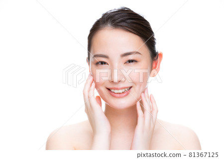 Beautiful woman 81367125