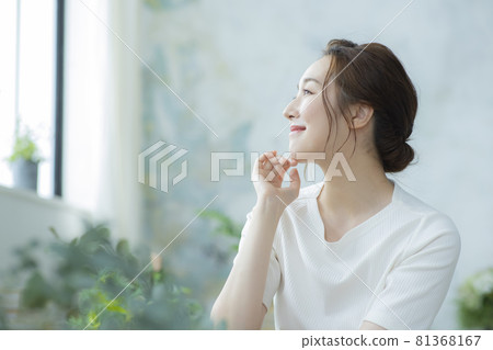 Female living room Female living room 81368167