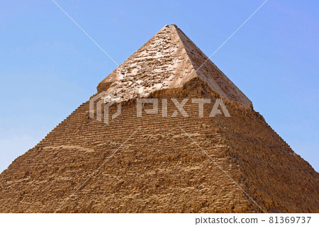 Pyramid top 81369737