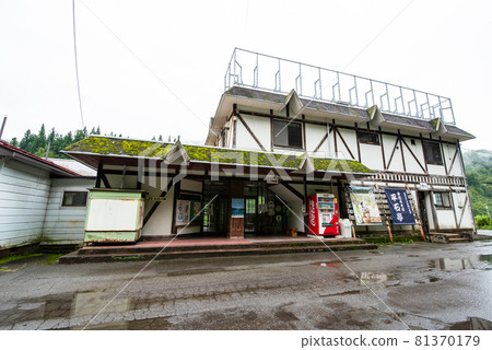 JR Tadami Line, Oshirakawa Station (Uonuma City, Niigata Prefecture) JR Tadami Line, Oshirakawa Station (Uonuma City, Niigata Prefecture) 81370179