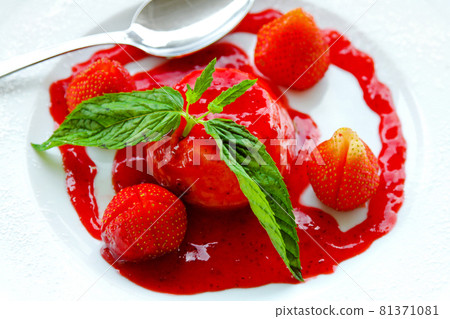 Panna cotta 81371081