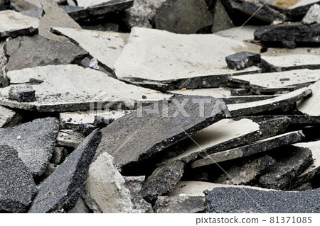 Asphalt pieces 81371085