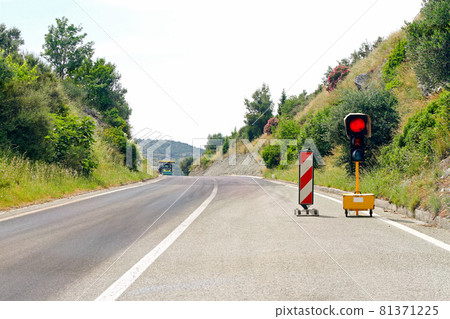 Road works 81371225