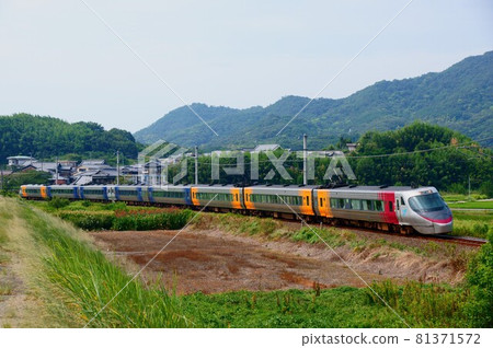 Yosan Line: 8000 series limited express Shiokaze running from Takuma to Mino Yosan Line: 8000 series limited express Shiokaze running from Takuma to Mino 81371572