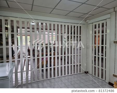 PVC partition walls prevent cold wind from air conditioners. 81372486