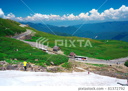 Summer skiing and shuttle bus above the clouds at the bottom of Norikura Taisetsu Valley Summer skiing and shuttle bus above the clouds at the bottom of Norikura Taisetsu Valley 81372792