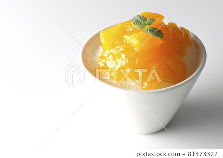 Photographed shaved ice with plenty of mango syrup with pulp on a white background Photographed shaved ice with plenty of mango syrup with pulp on a white background 81373322